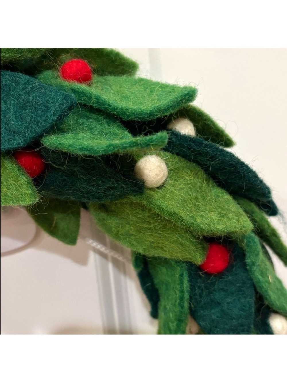 🎄 Trader Joe’s Crafted Felted Wool Christmas Wreath Made in Nepal 🎄 - Picture 7 of 7